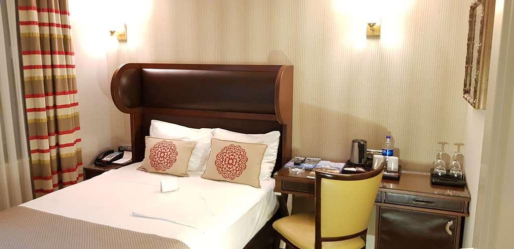 ホテル タイタニック コンフォート シスリ イスタンブール 部屋 写真